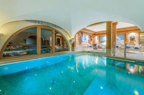 Val d’Isère - Extraordinaire Chalet Montana avec piscine sur la piste Olympique de Belevarde. Val-D'isère